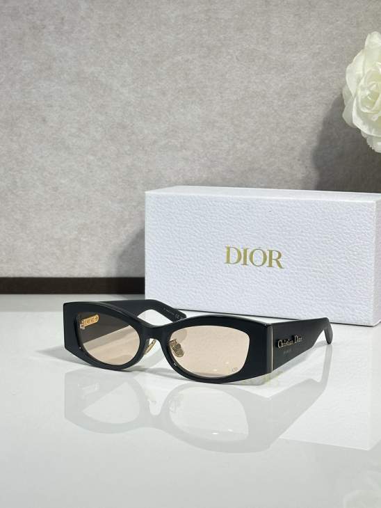 Picture of Dior Sunglasses _SKUfw77097922fw